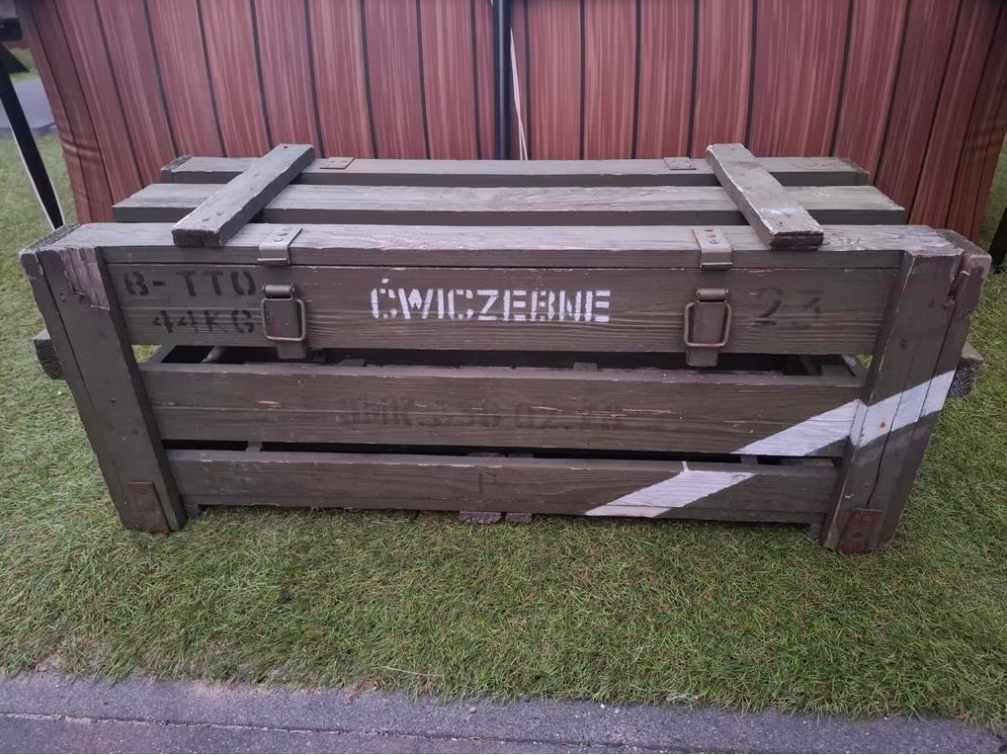 ### Unieke Houten Kist Te Koop